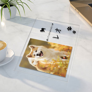 カスタムフォトアクリル製写真立て‐愛犬の写真と名前とメッセージ入れ可能なメモリーを込めった卓上ペットグッズプラーク-肉球柄横向き
