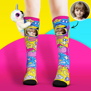 カスタム可愛い写真靴下-ニーハイフェイスソックスナマケモノ人形のカラフルな靴下